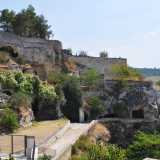 Facciamo un salto nel vicino centro informazioni per sapere quando visitare le chiese rupestri di San Michele alle grotte (nell'immagine) e Santa Maria della Stella, ma con dispiacere veniamo a sapere che l�ingresso � a pagamento (3 euro a sito), persino per i giornalisti